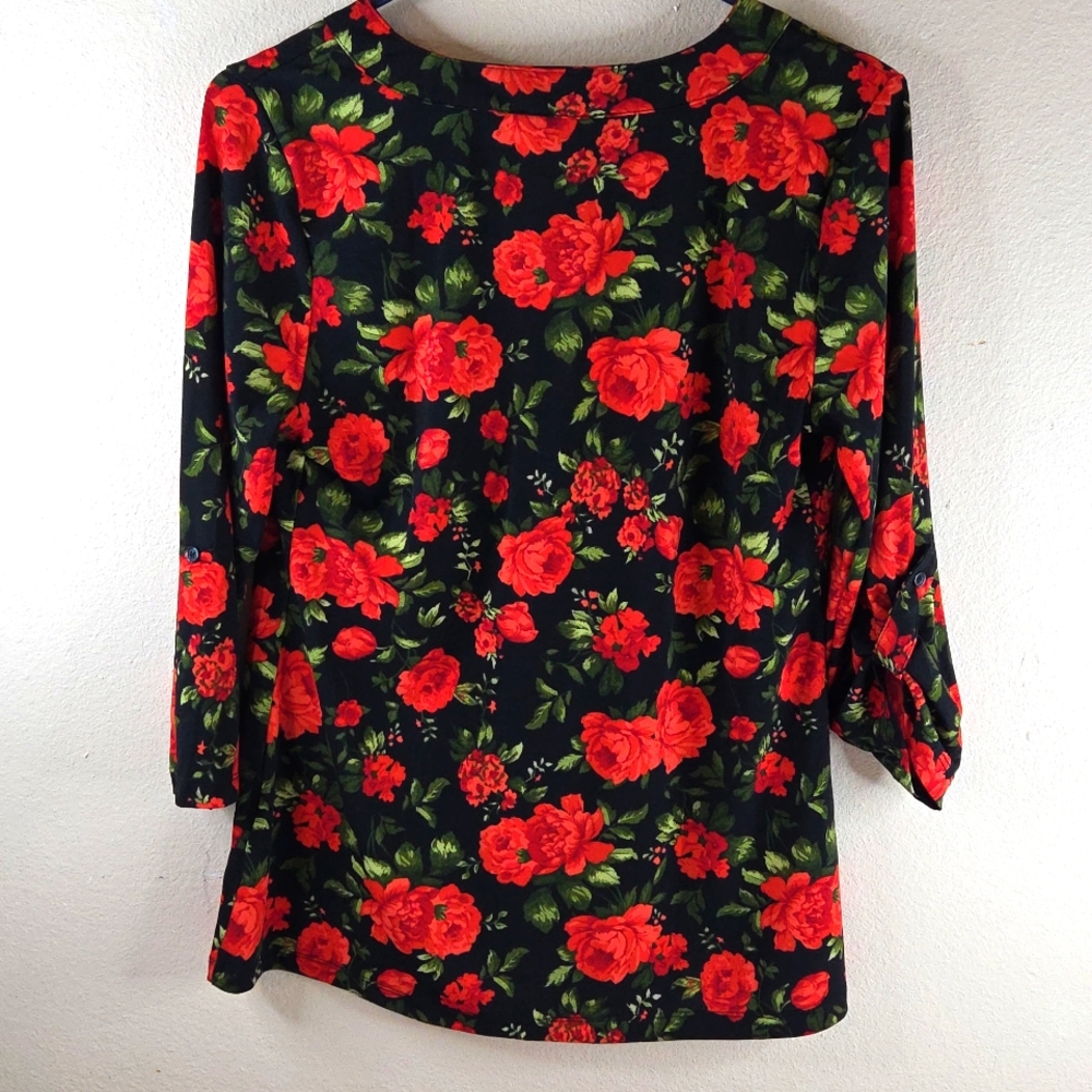 Carolyn Taylor Floral Black and Red Women's Top Small.Garden Roses.